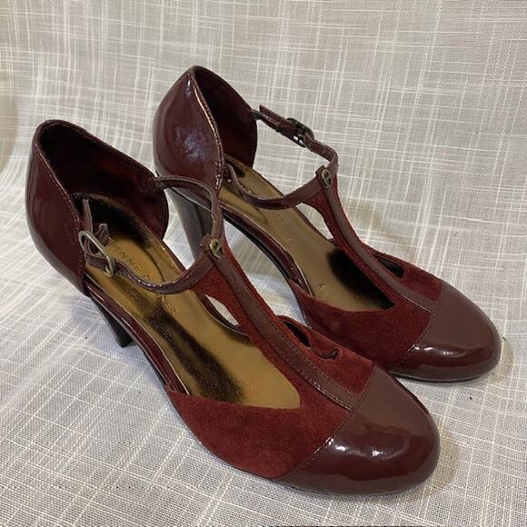 Etienne Aigner Burgundy Suede and Patent Leather T Strap Heels Womens 6 - Picture 3 of 10
